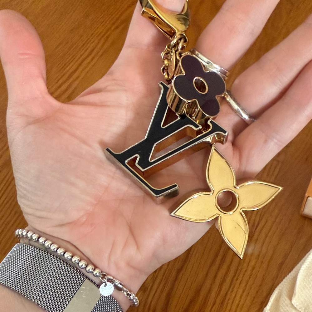Louis Vuitton Gold and Black Floral Key Holder - Picture 9 of 11